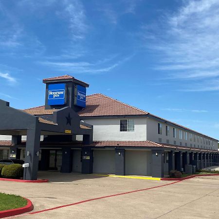 Rodeway Inn Stephenville Bagian luar foto