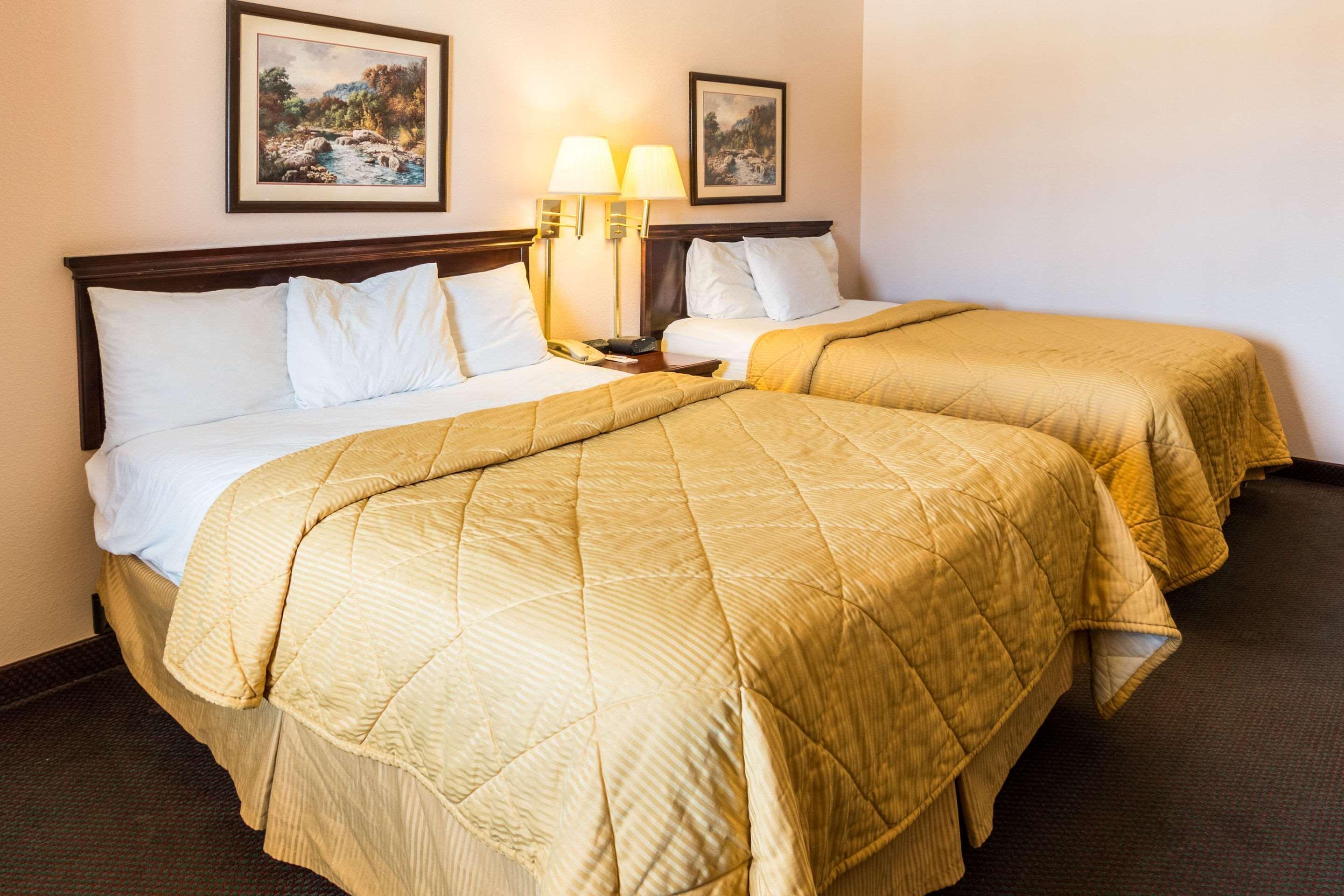 Rodeway Inn Stephenville Bagian luar foto