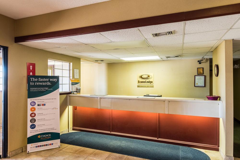 Rodeway Inn Stephenville Bagian luar foto
