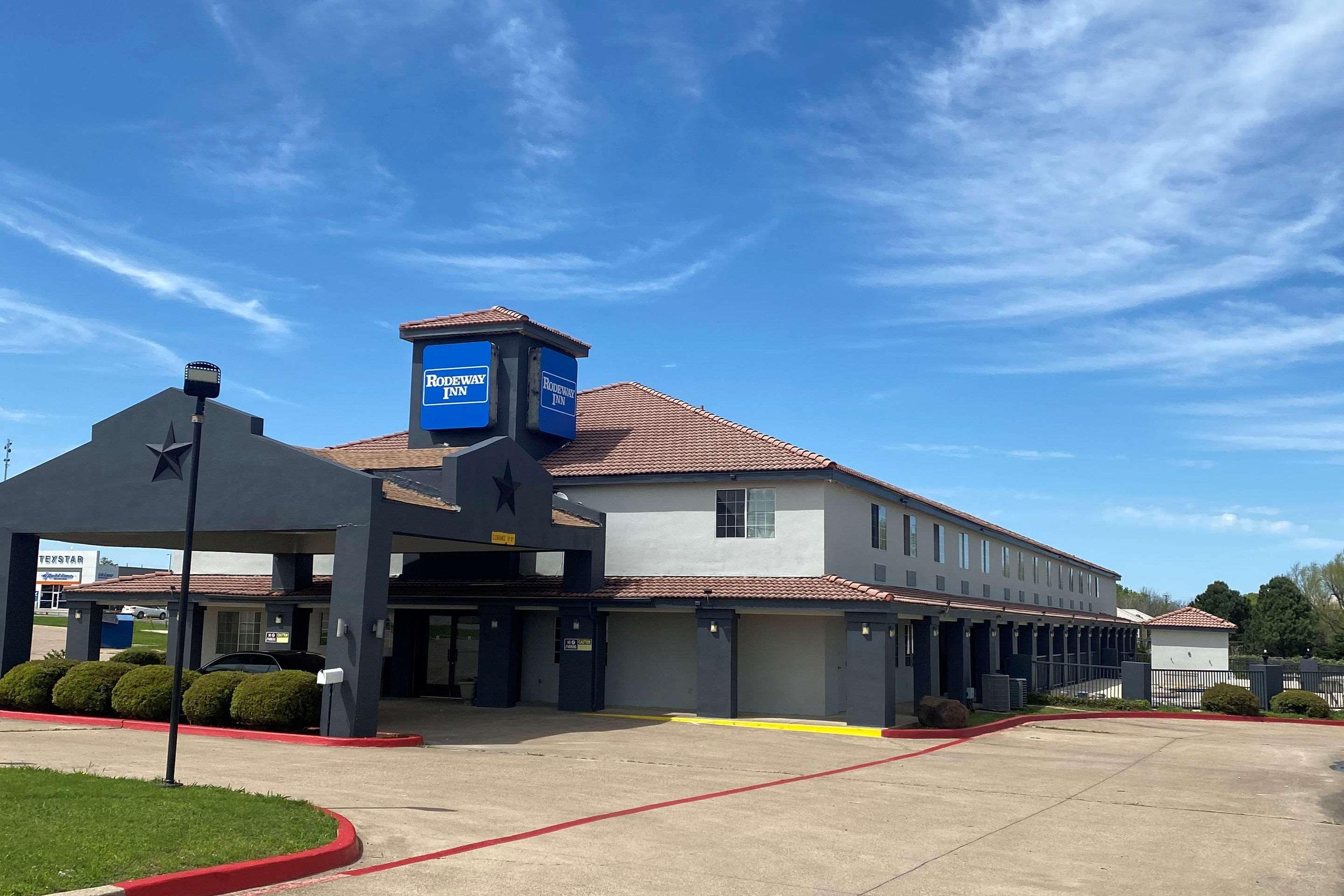Rodeway Inn Stephenville Bagian luar foto