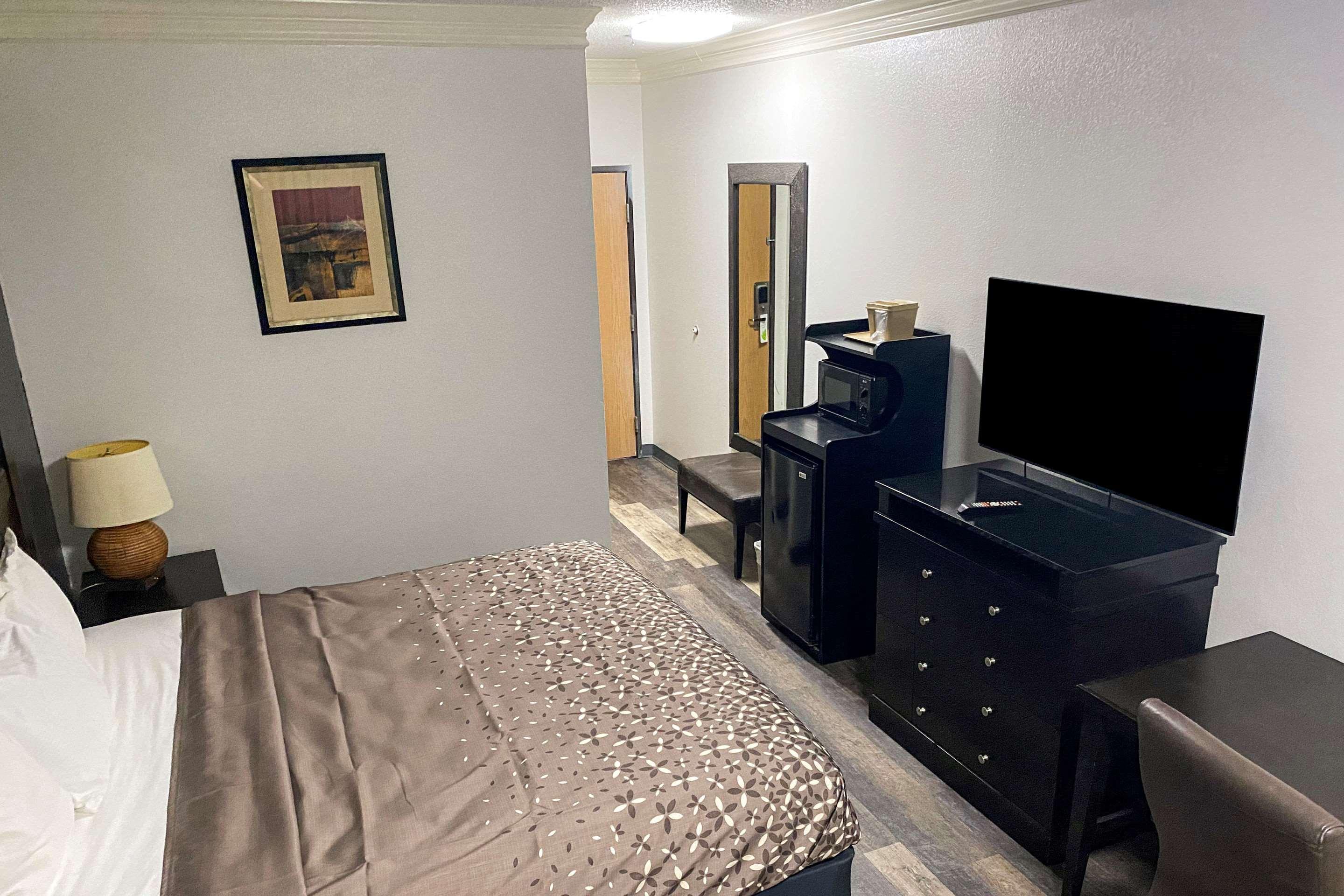 Rodeway Inn Stephenville Bagian luar foto