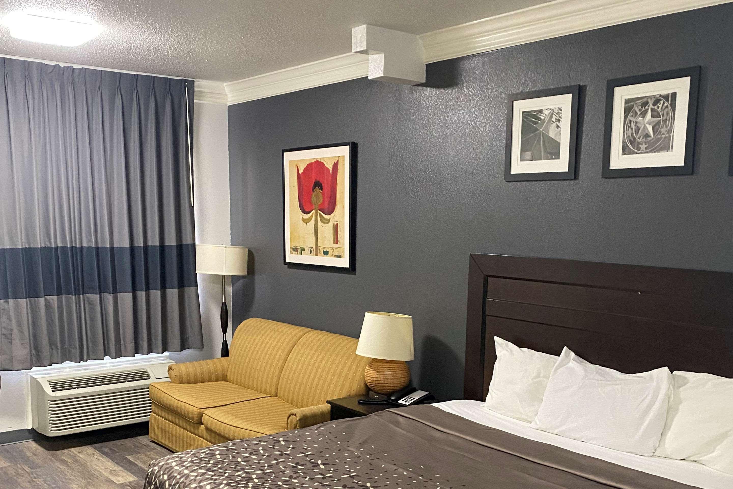 Rodeway Inn Stephenville Bagian luar foto