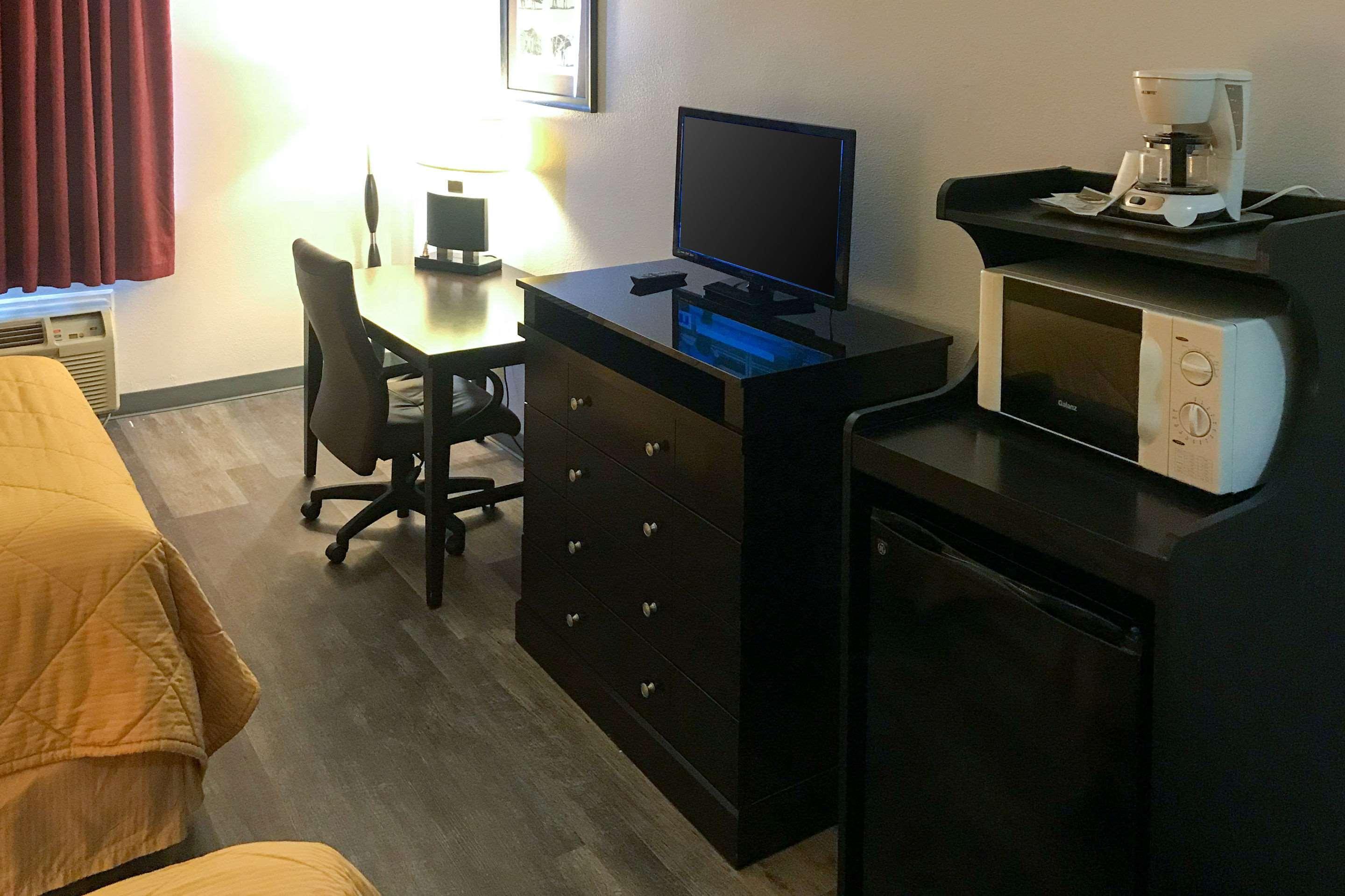Rodeway Inn Stephenville Bagian luar foto