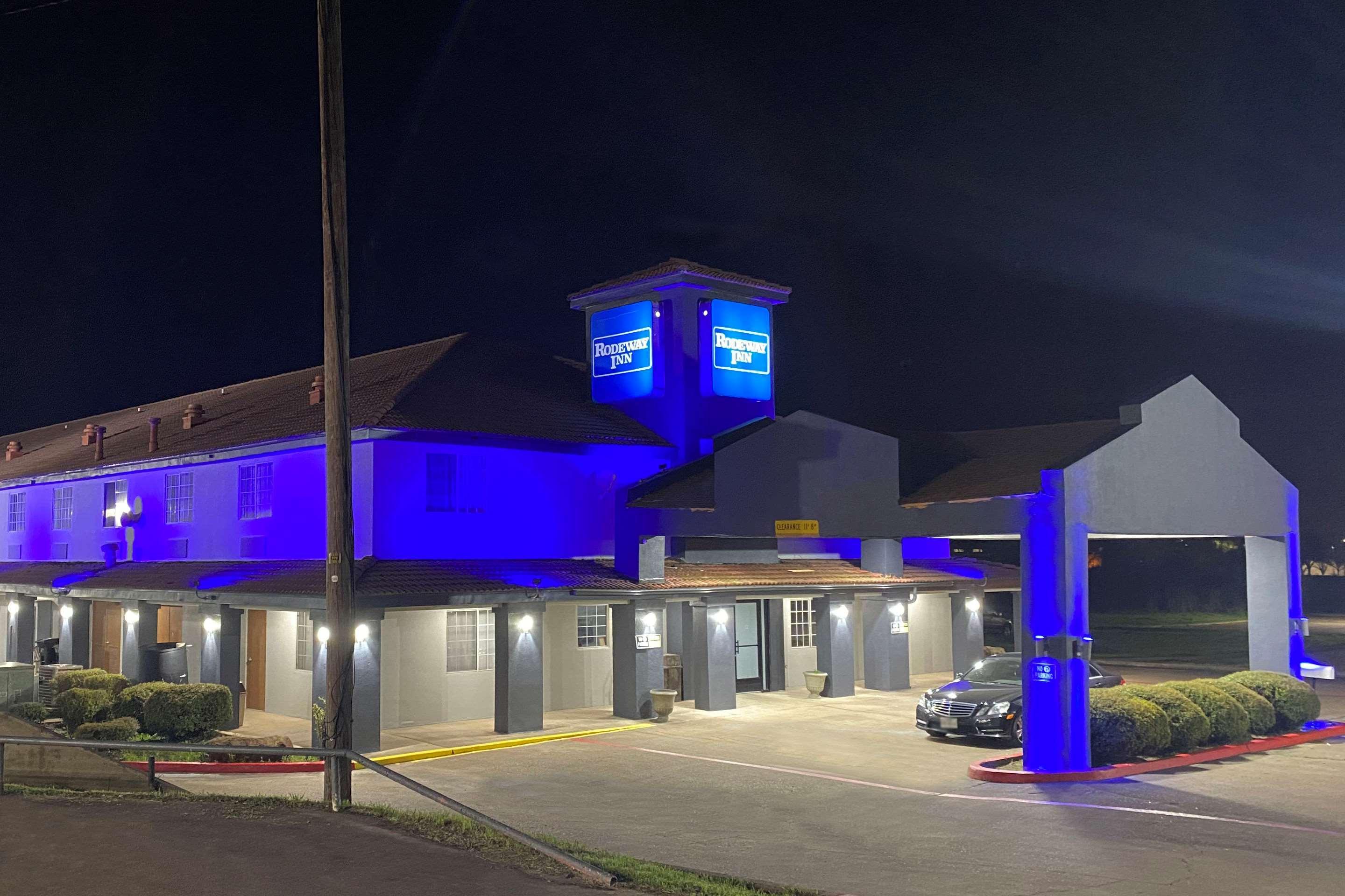 Rodeway Inn Stephenville Bagian luar foto