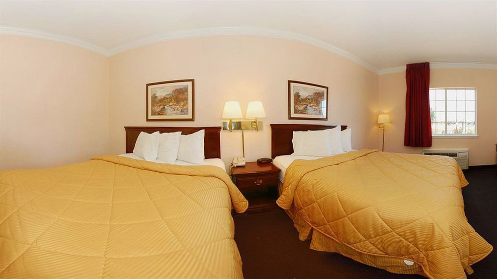 Rodeway Inn Stephenville Bagian luar foto
