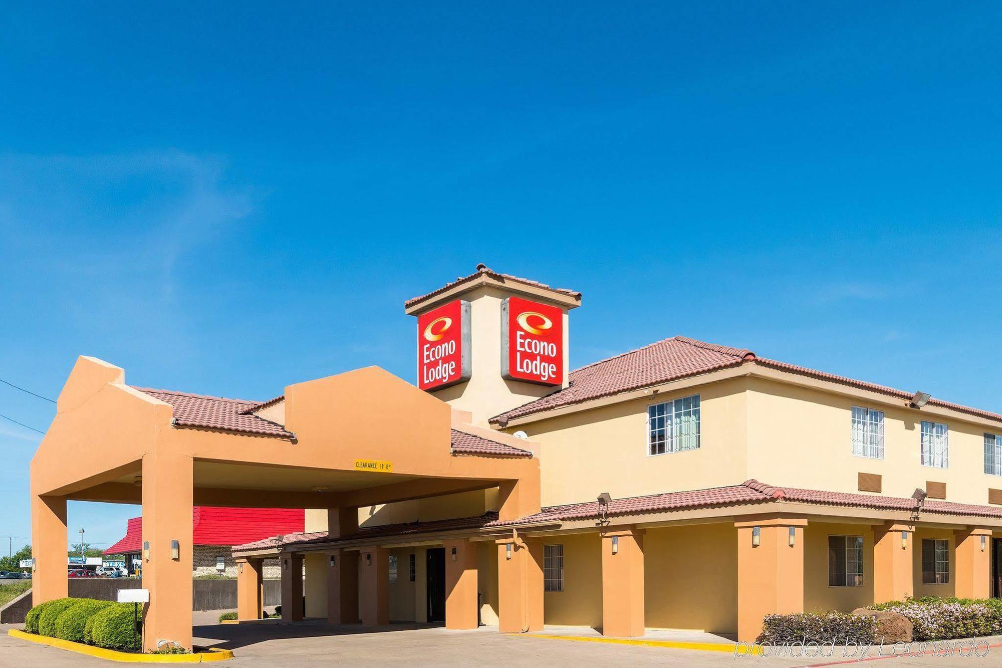 Rodeway Inn Stephenville Bagian luar foto