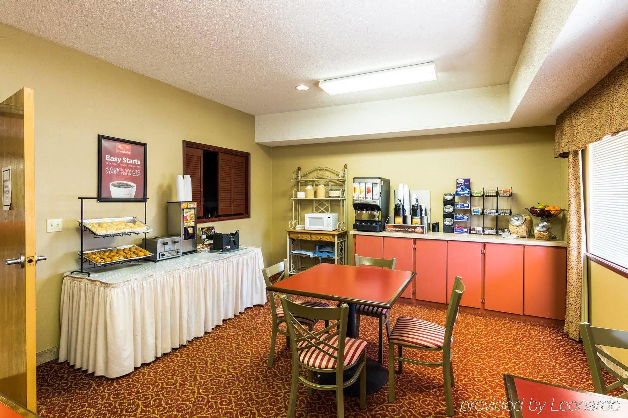 Rodeway Inn Stephenville Bagian luar foto