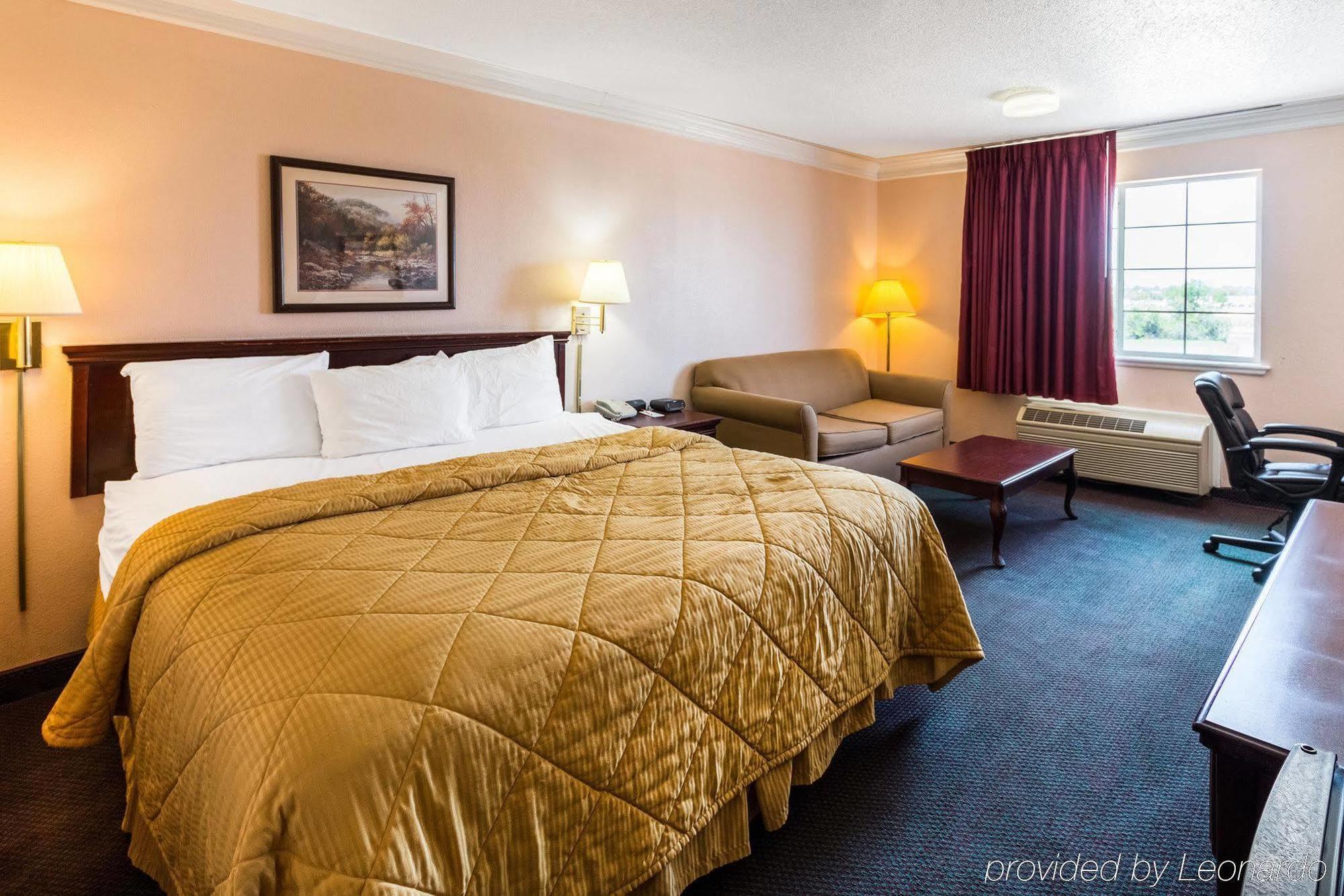 Rodeway Inn Stephenville Bagian luar foto