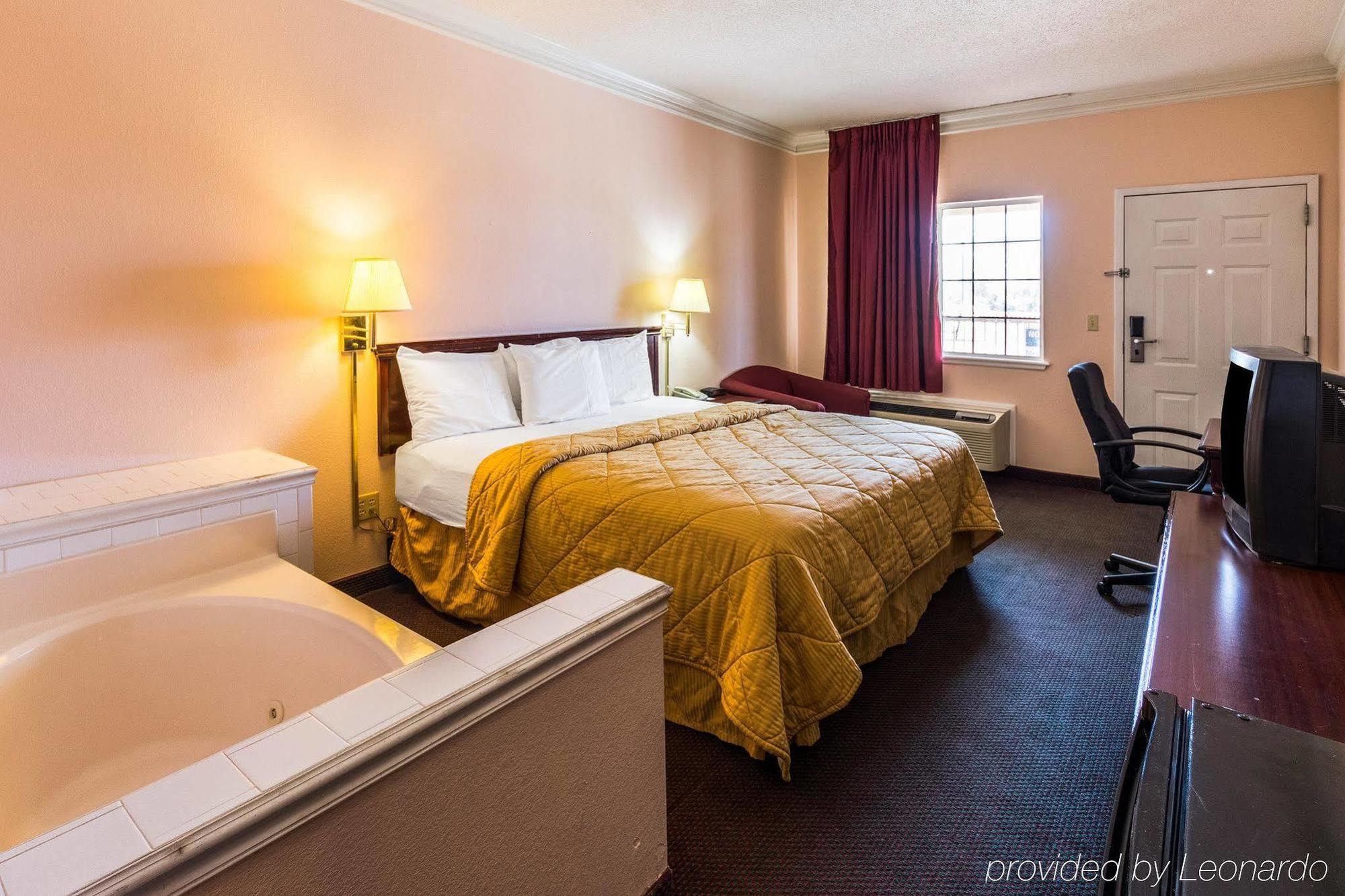 Rodeway Inn Stephenville Bagian luar foto
