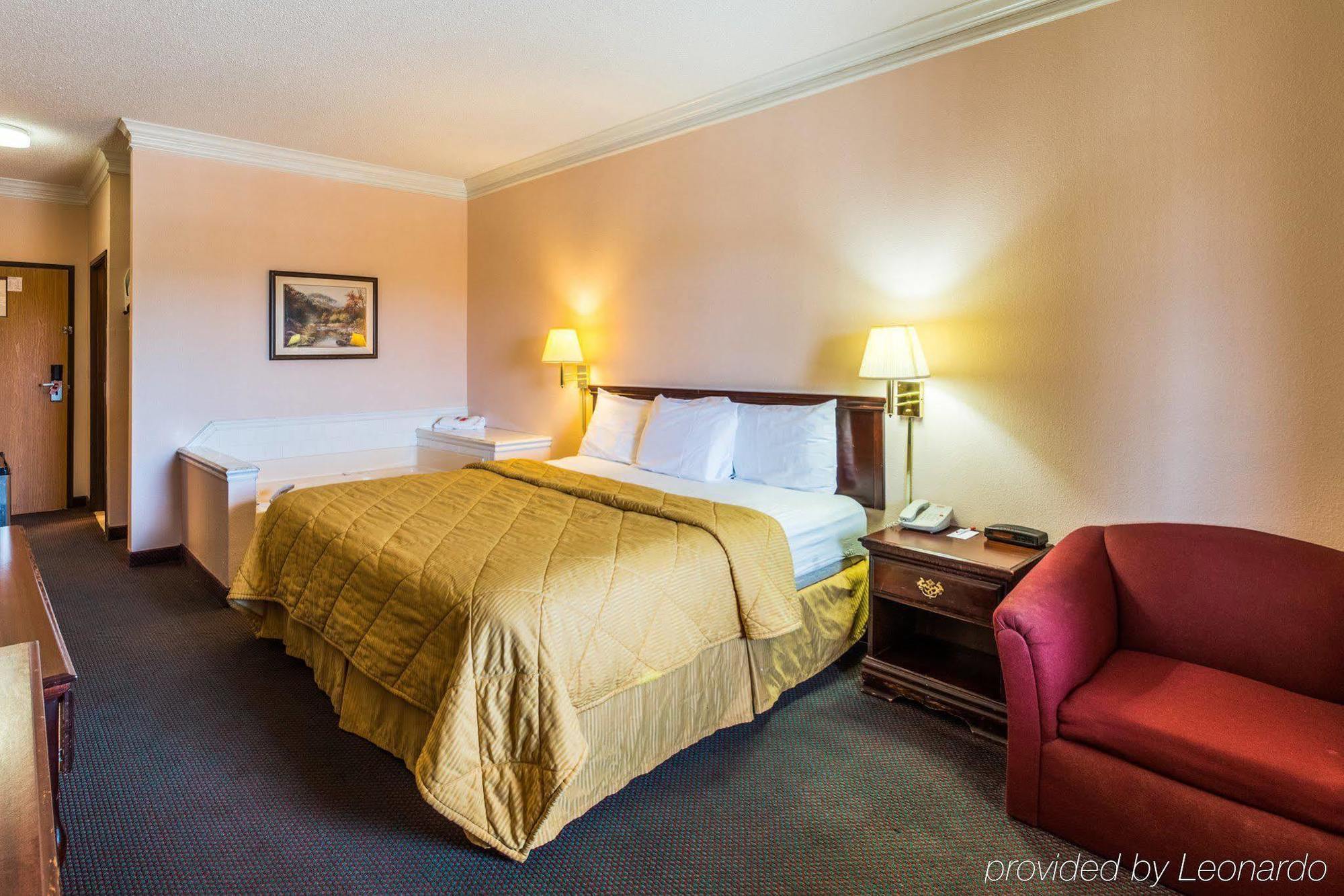 Rodeway Inn Stephenville Bagian luar foto