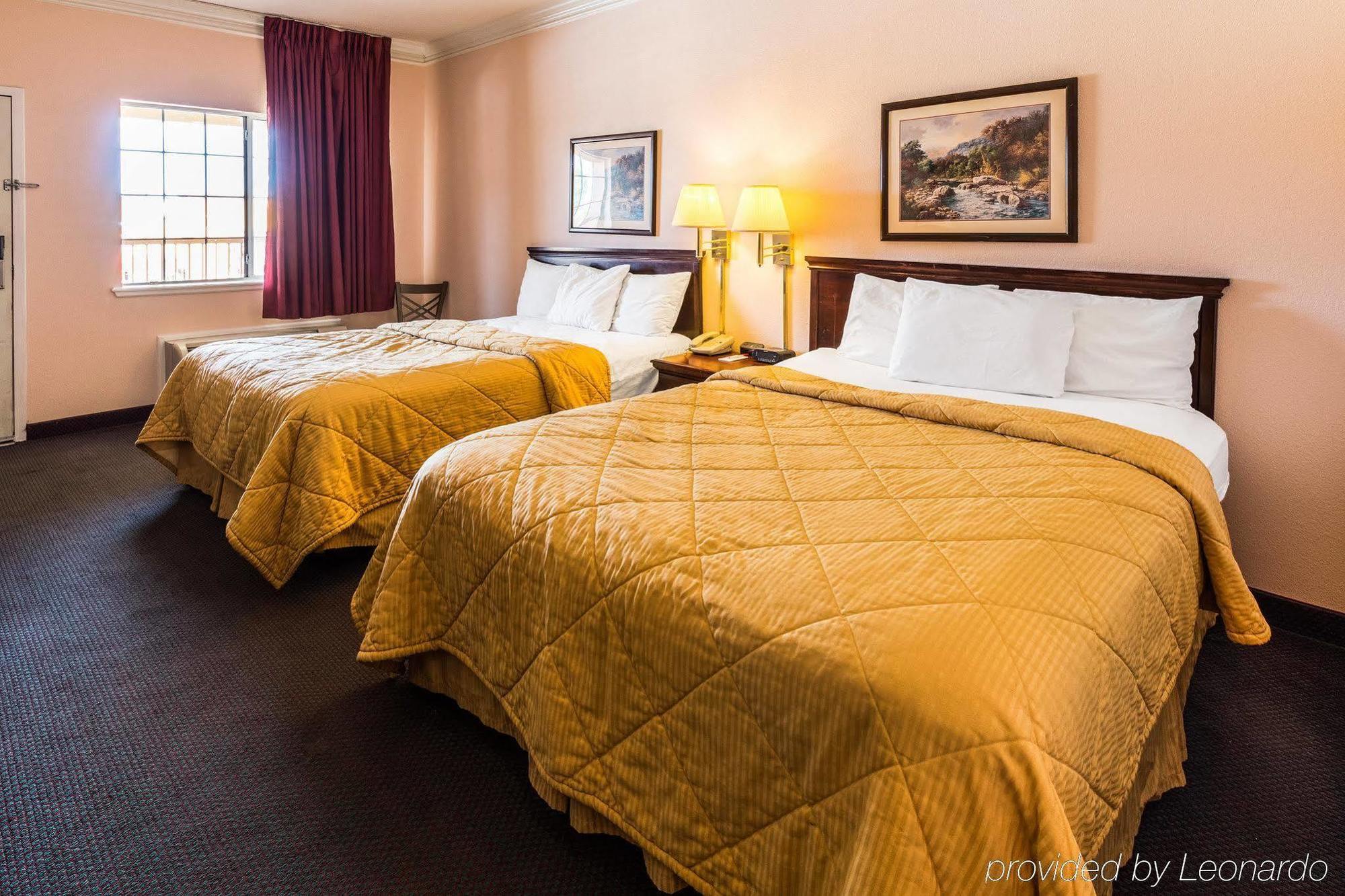 Rodeway Inn Stephenville Bagian luar foto