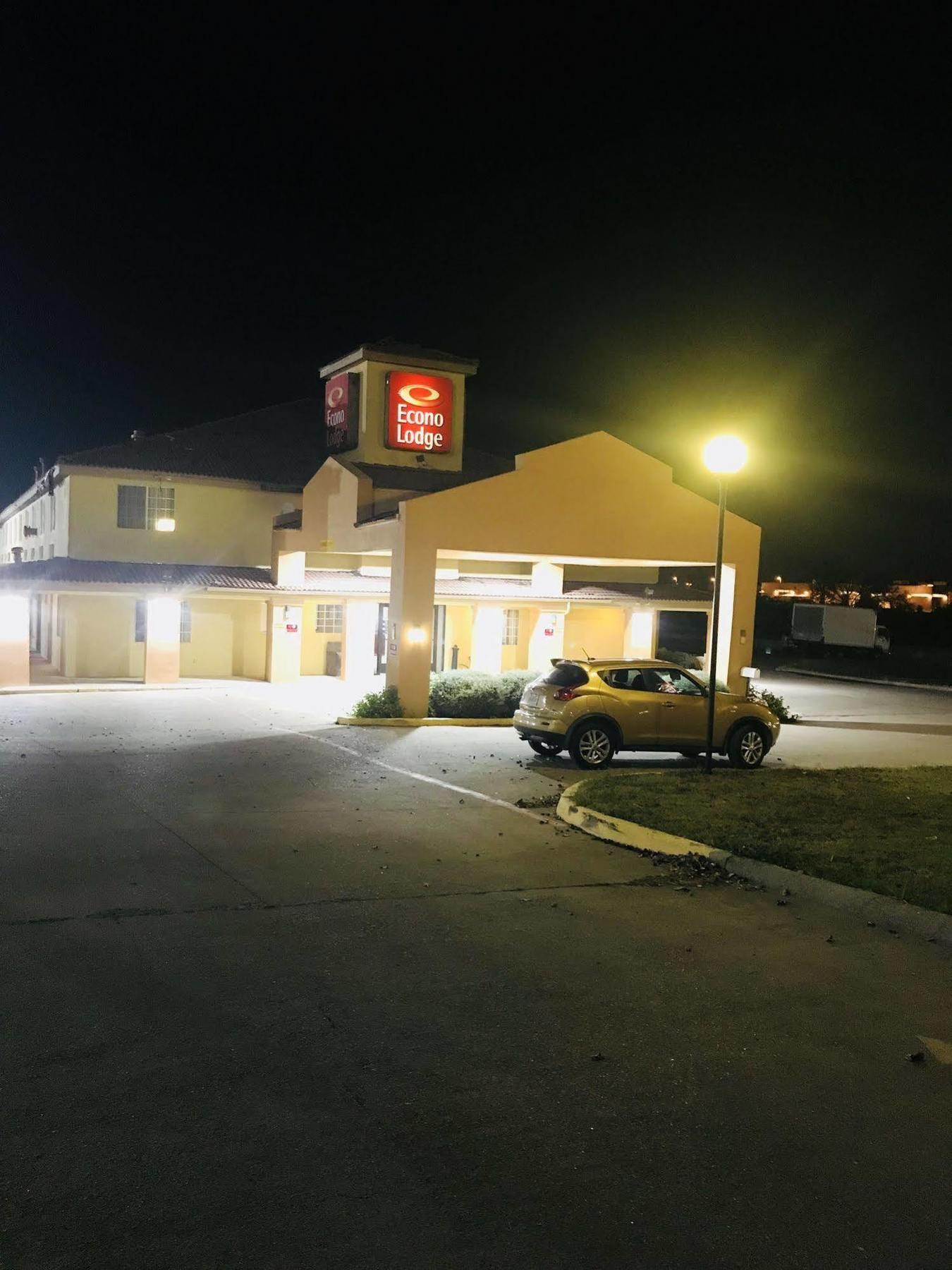 Rodeway Inn Stephenville Bagian luar foto