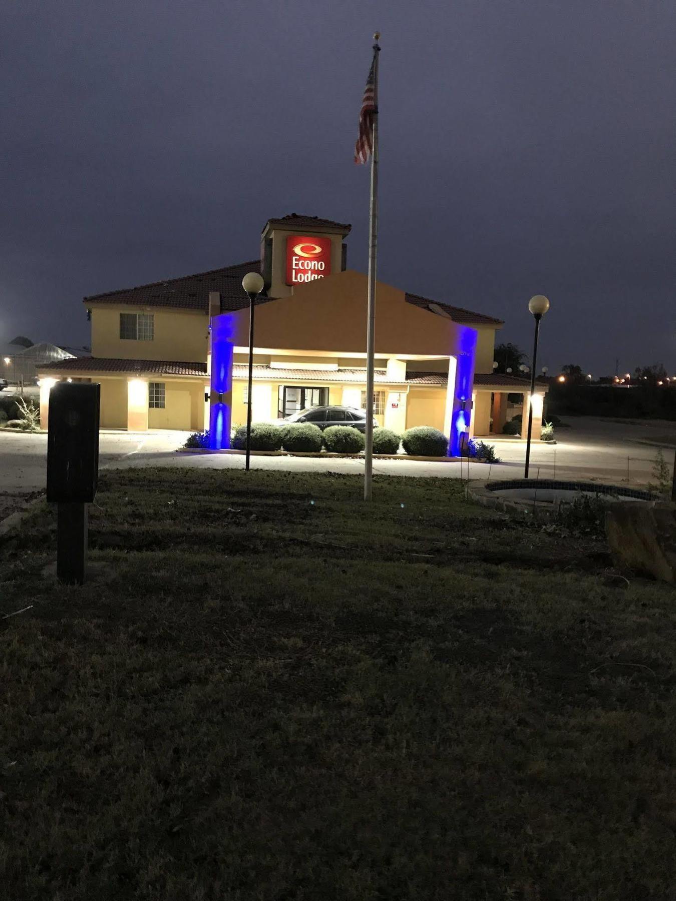 Rodeway Inn Stephenville Bagian luar foto