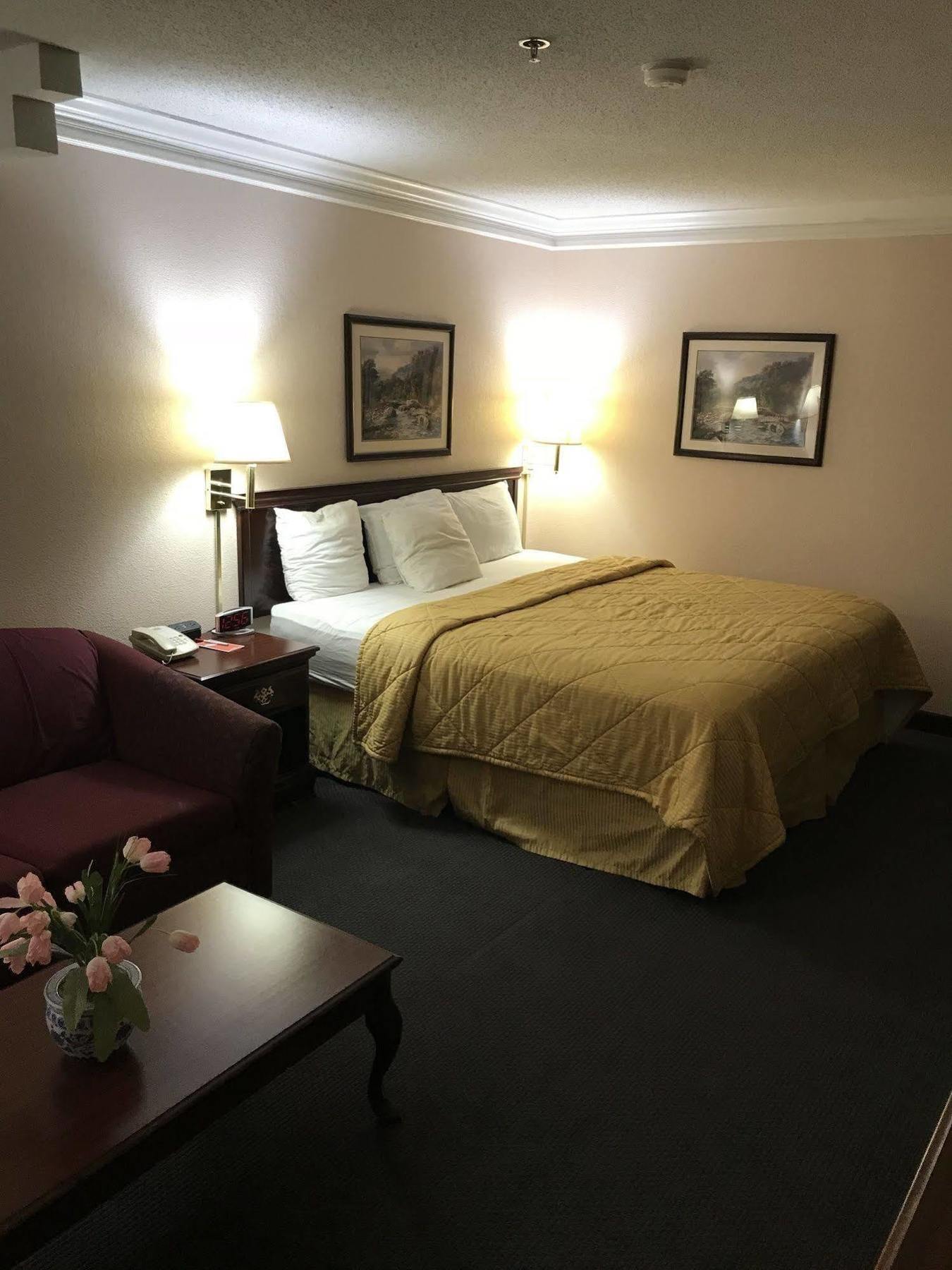 Rodeway Inn Stephenville Bagian luar foto