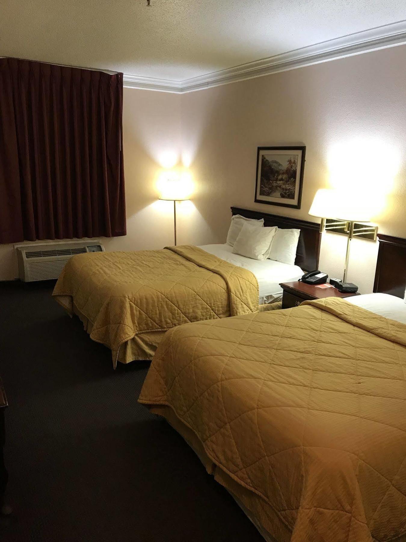 Rodeway Inn Stephenville Bagian luar foto