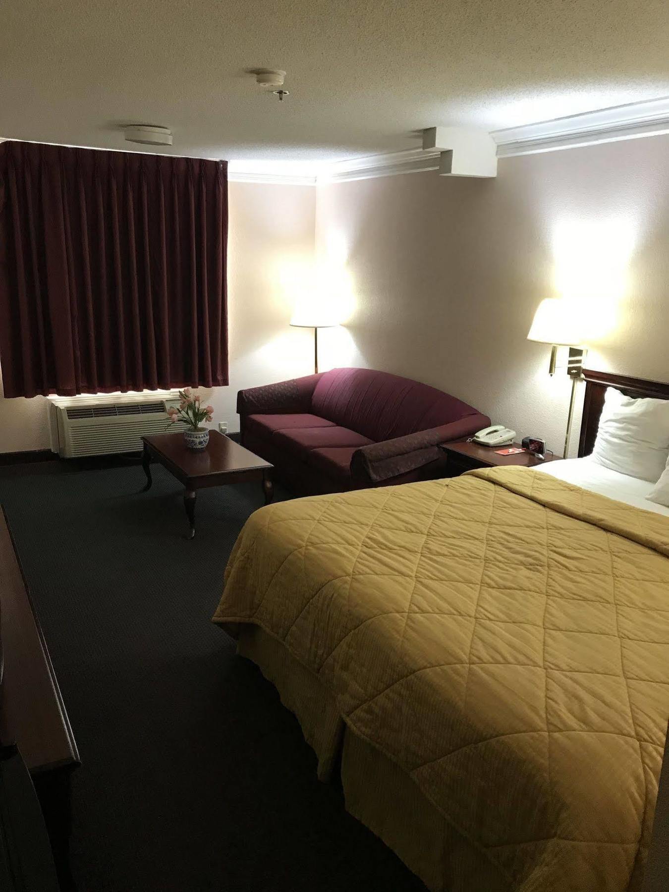 Rodeway Inn Stephenville Bagian luar foto